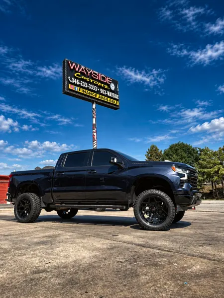 2019 Chevrolet silverado 1500 &middot; 22" Morpheus wheels &middot; Lift / leveling &middot; Wrap / chrome delete