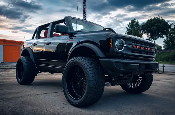 2026 Ford Bronco &middot; 24" Recon off Road wheels &middot; Lift / leveling &middot; Accessories
