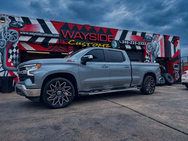 2021 Chevrolet silverado 1500 &middot; 22" Wraith wheels