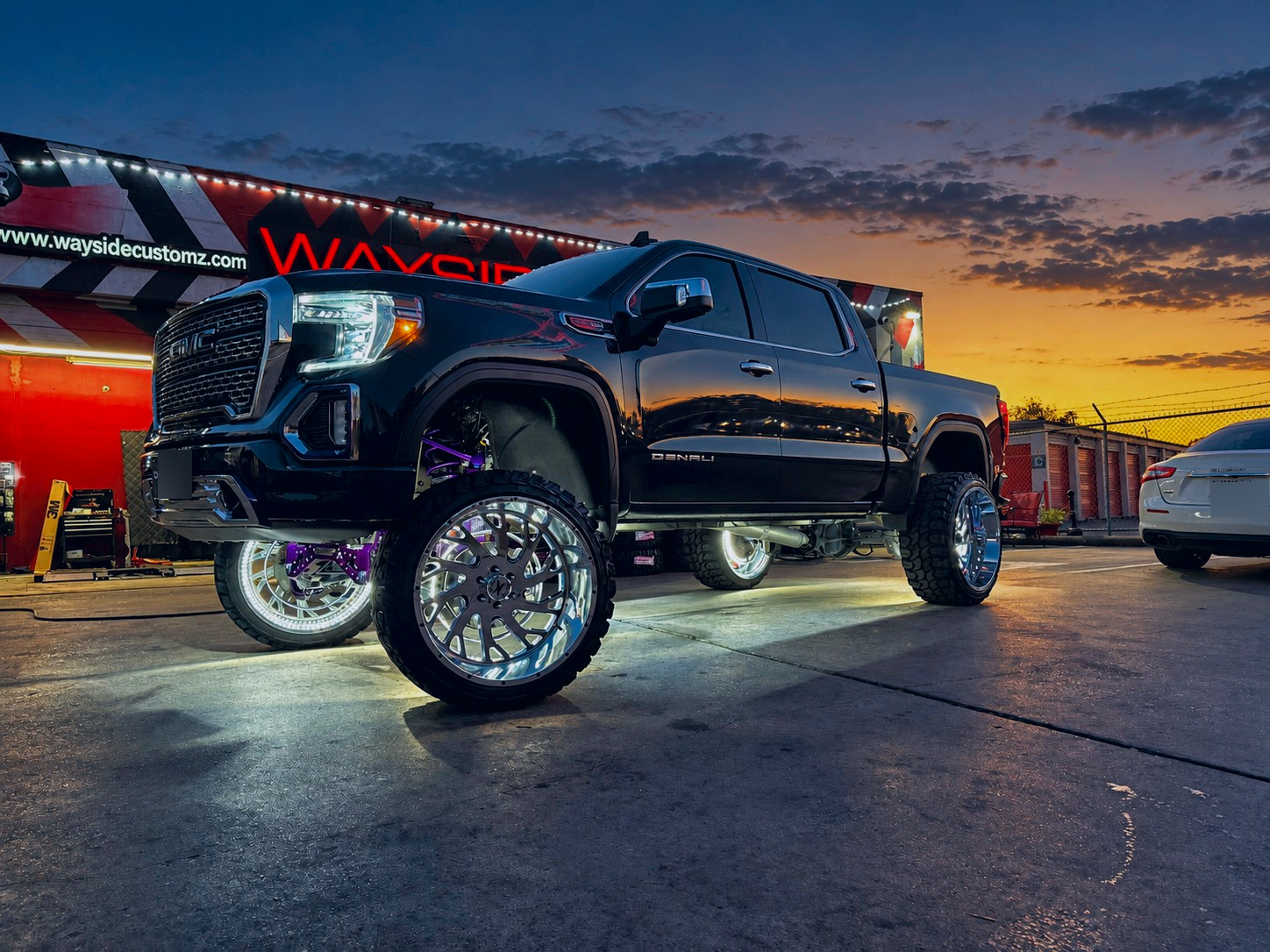 2021 GMC Sierra 1500 &middot; 26" Xtreme Force wheels &middot; Lift / leveling &middot; Wrap / chrome delete