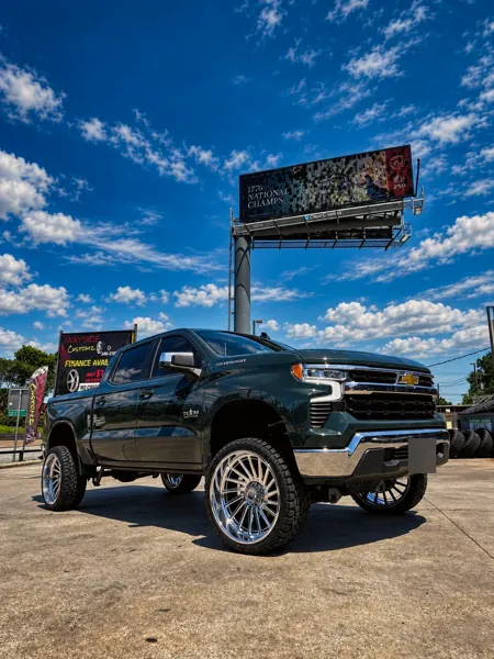 2020 Chevrolet silverado 1500 &middot; 24" Hardrock wheels &middot; Lift / leveling