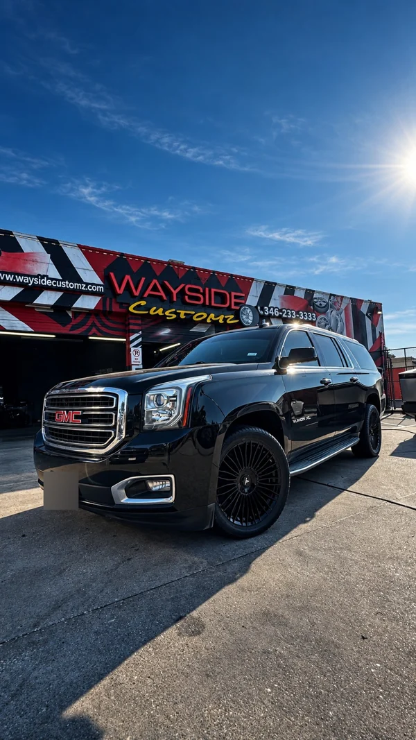 2018 GMC Yukon · 22" Luxxx Alloy Wheels