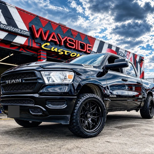 2019 Ram 1500 · LHD Pro wheels · 2.5-inch leveling kit