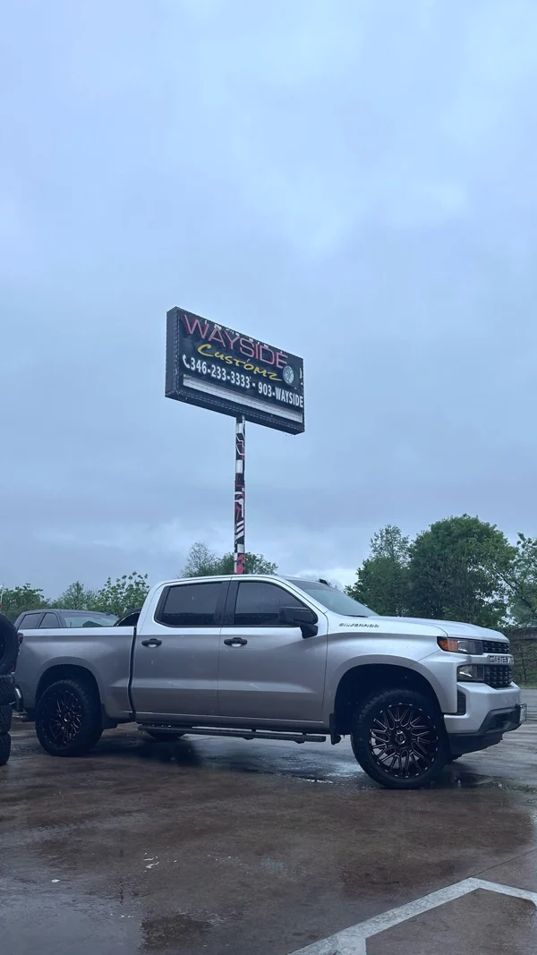 2020 Chevrolet Silverado 1500 · 22×10 Vision Wheels · 2.5" Level