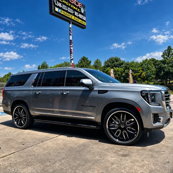 2020 GMC Yukon · 26" Luxxx LE Wheels
