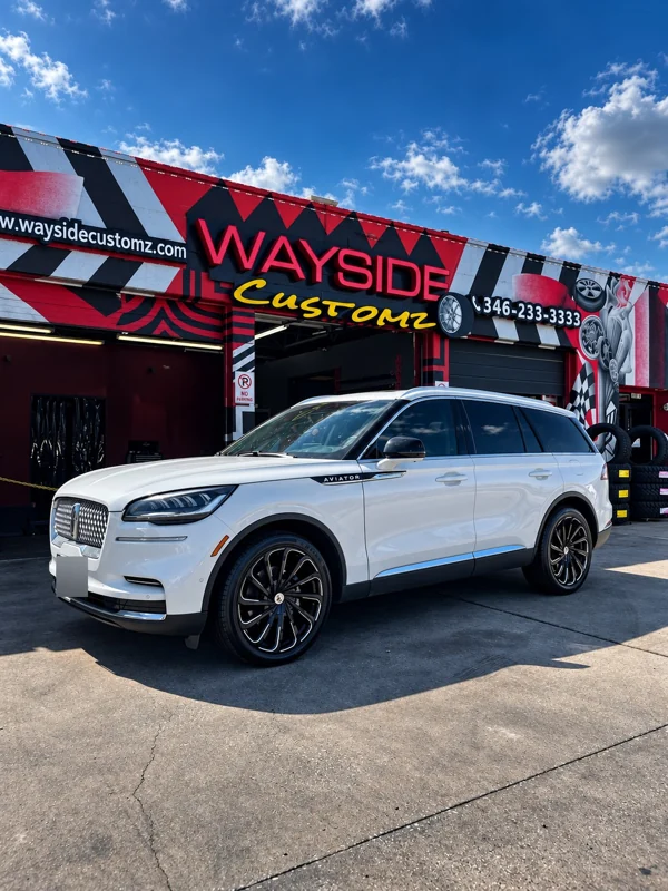 2021 Lincoln Aviator · 22" Luxxx Alloy Wheels