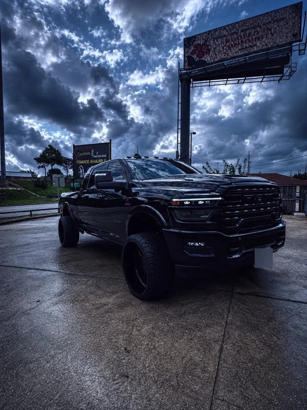 2026 Ram 2500 · 26" Axe Off-Road Wheels · 2.5" Leveling Kit