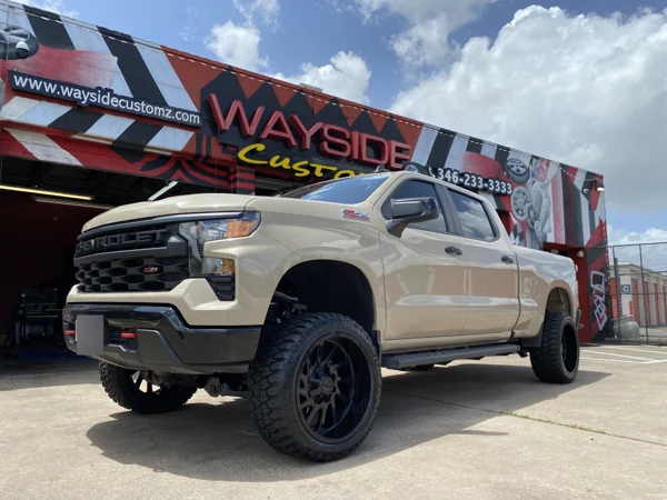 Chevrolet Silverado 1500 Trailboss · 22" Legion Off-Road Wheels · 6" Rough Country Lift Kit