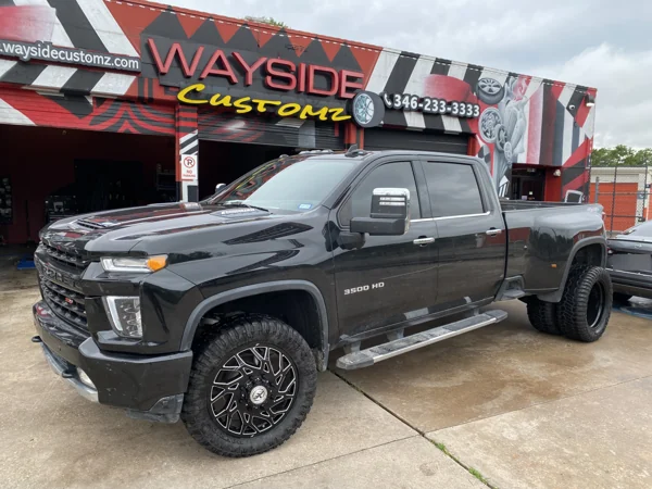Chevrolet Silverado 3500 Dually · 22" XF Off-Road Wheels · Leveling Kit