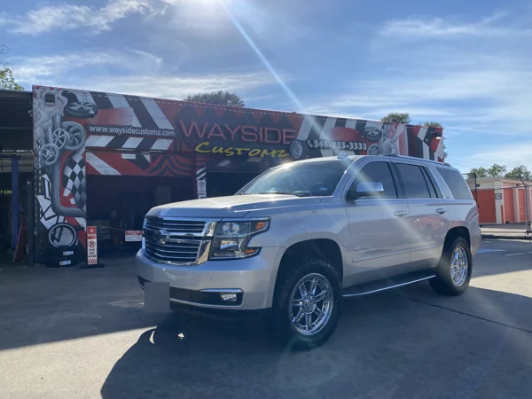 Chevrolet Tahoe · 22" Hostile Wheels · 2.5" Leveling Kit