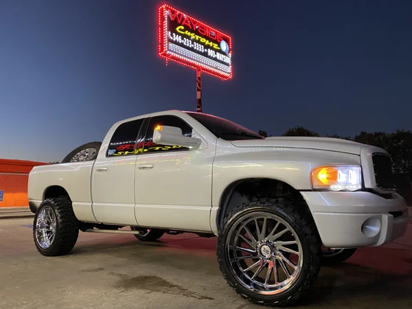 Dodge Ram 2500 · 24" Moto Metal Wheels