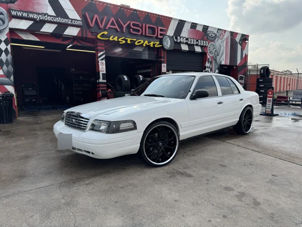 Ford Crown Victoria · 22" Azad Wheels