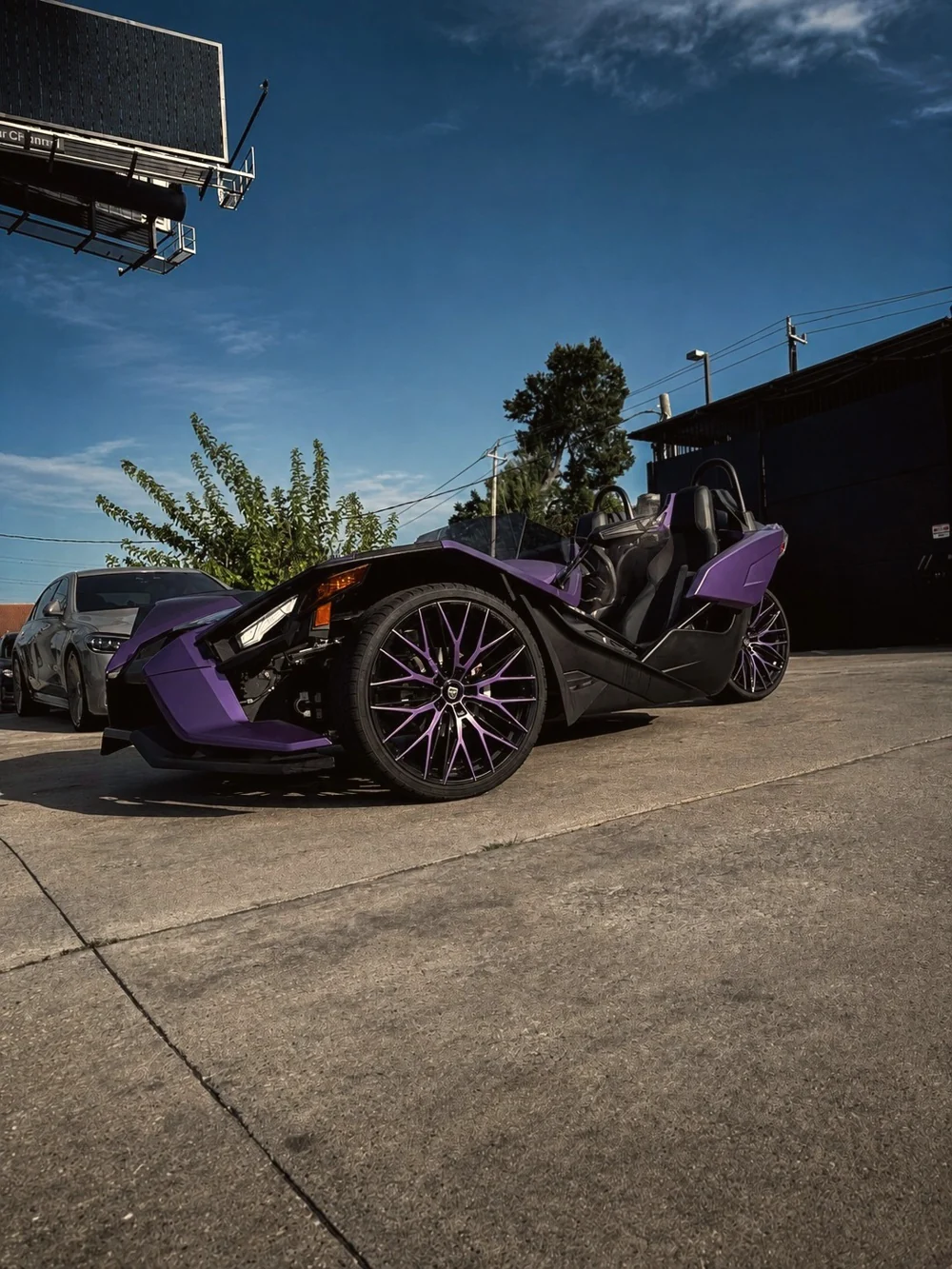 Polaris Slingshot · 22" Lexani Wheels · Wrap