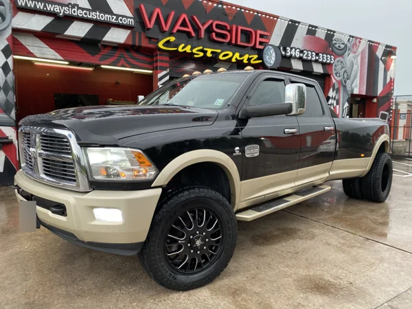 Ram 3500 Dually · 22" HD Luxxx Wheels · 2.5" Leveling Kit