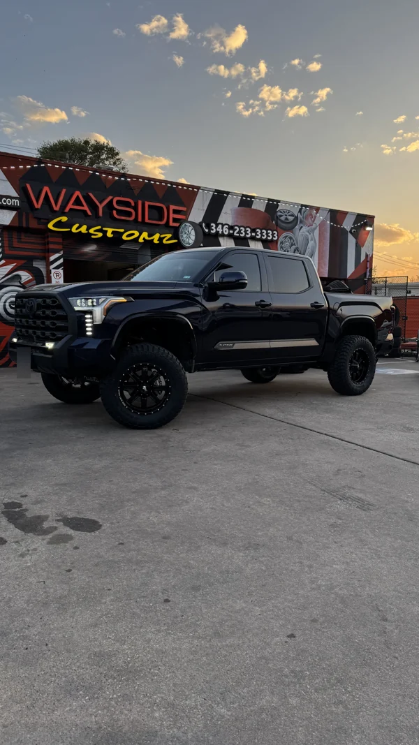 Toyota Tundra · 20" RDR Wheels · 6" Rough Country Lift Kit